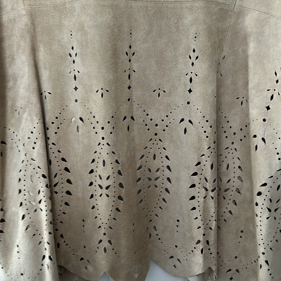 Denier genuine, leather, timeless, layering top. Unlined colour is Sand. Size M - Picture 4 of 10